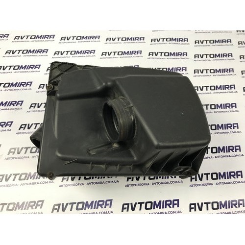 Корпус повітряного фільтра Opel Astra H 1.9 СDTI 2004-2010 4613885936